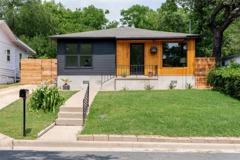 Exterior photo of recently sold home at 1182 Sol Wilson, Austin Texas