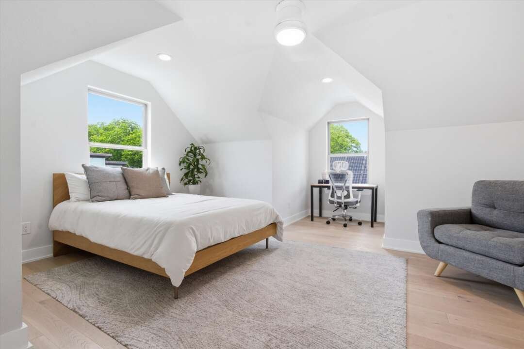 Third-level vaulted bedroom at 2710 Zaragosa