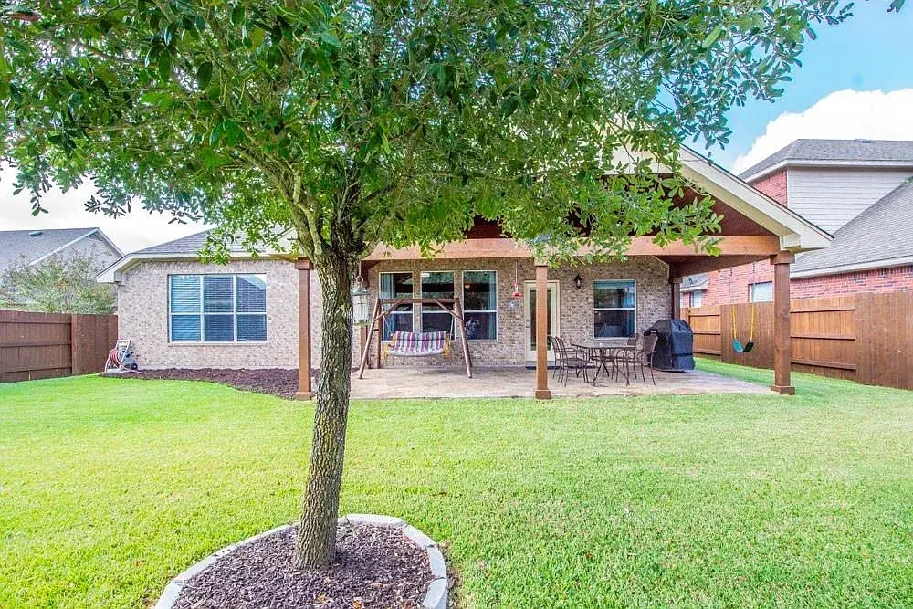 Covered patio at 13817 Glen Mark Dr
