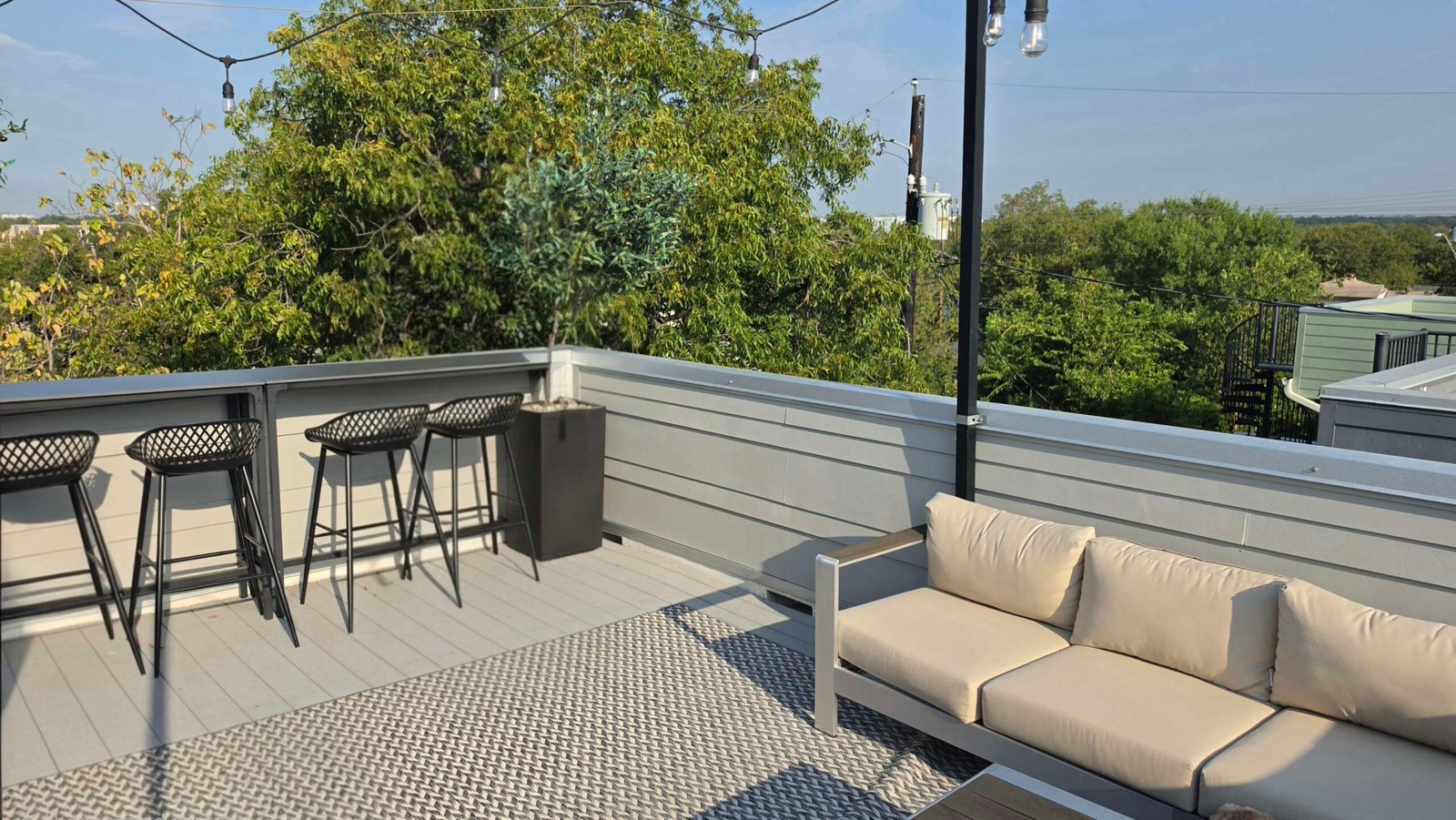 For lease — 3010 East 18½ St, a modern East Austin home with a private rooftop patio, bar, and lounge