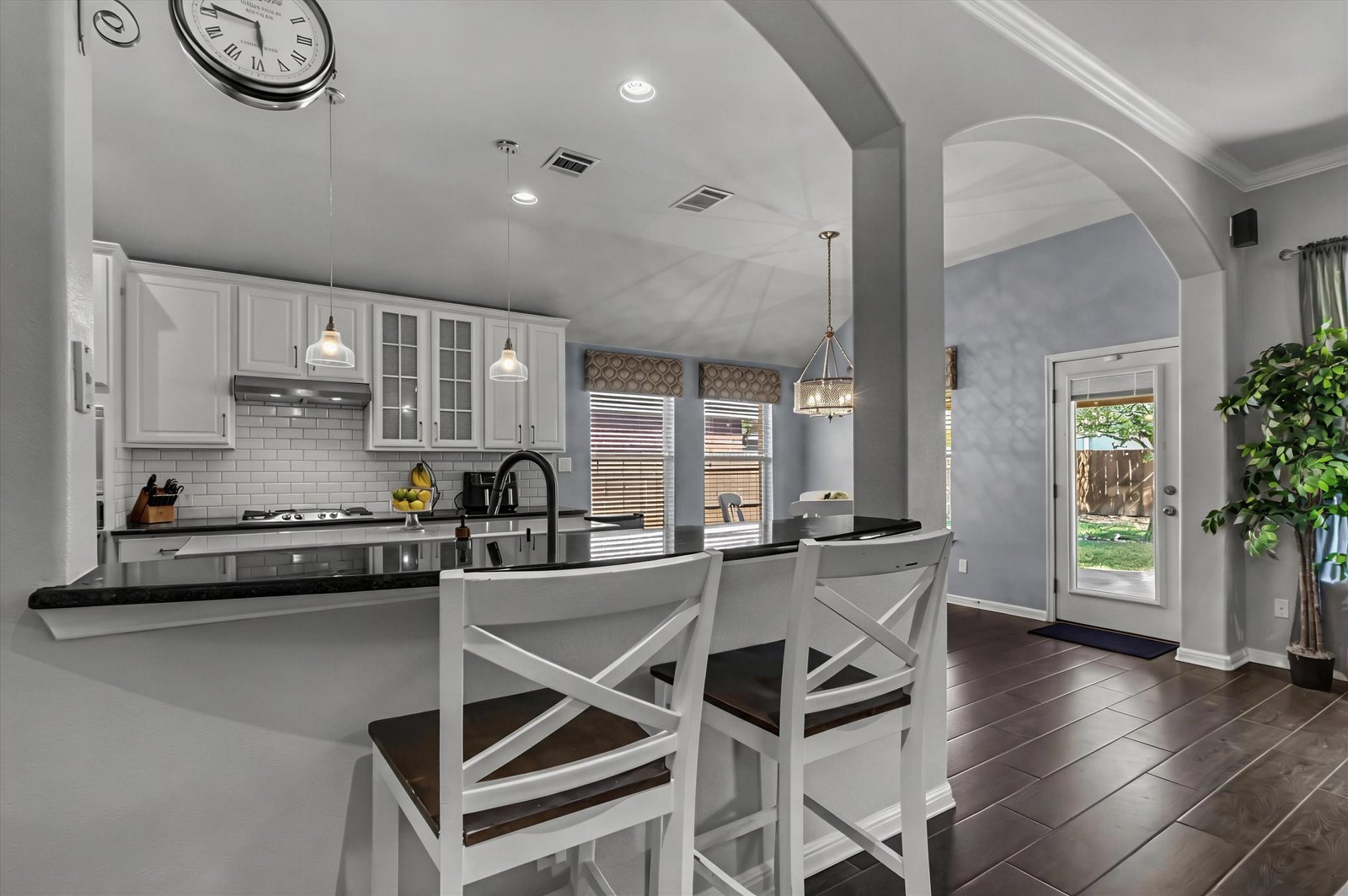 Breakfast Bar at 13817 Glen Mark Dr