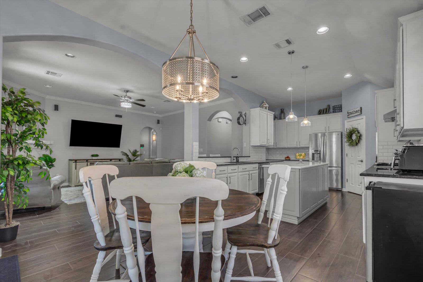 Living & Kitchen at 13817 Glen Mark Dr
