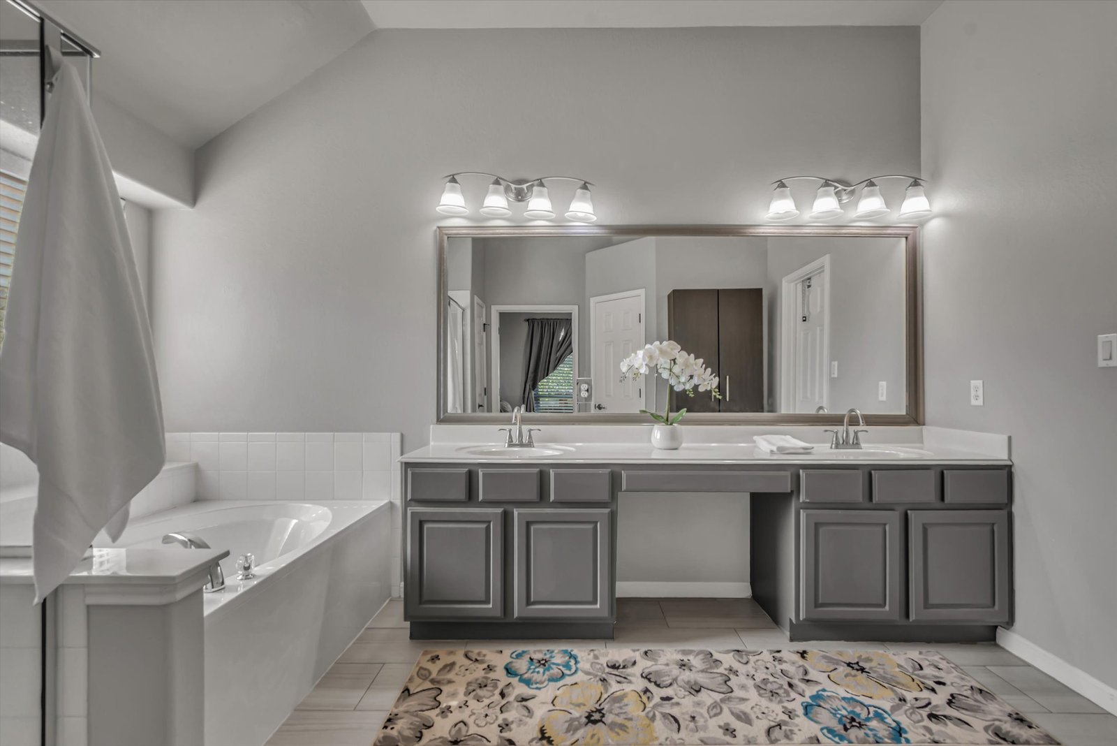 Primary Bath at 13817 Glen Mark Dr