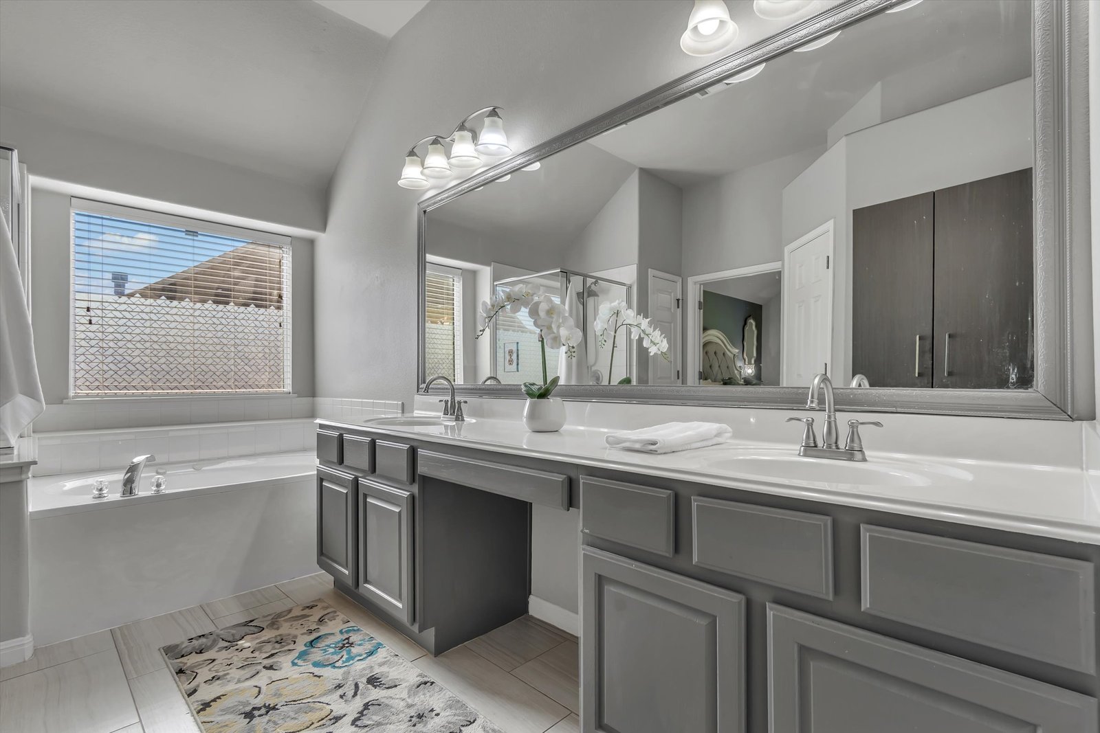 Primary Bath at 13817 Glen Mark Dr