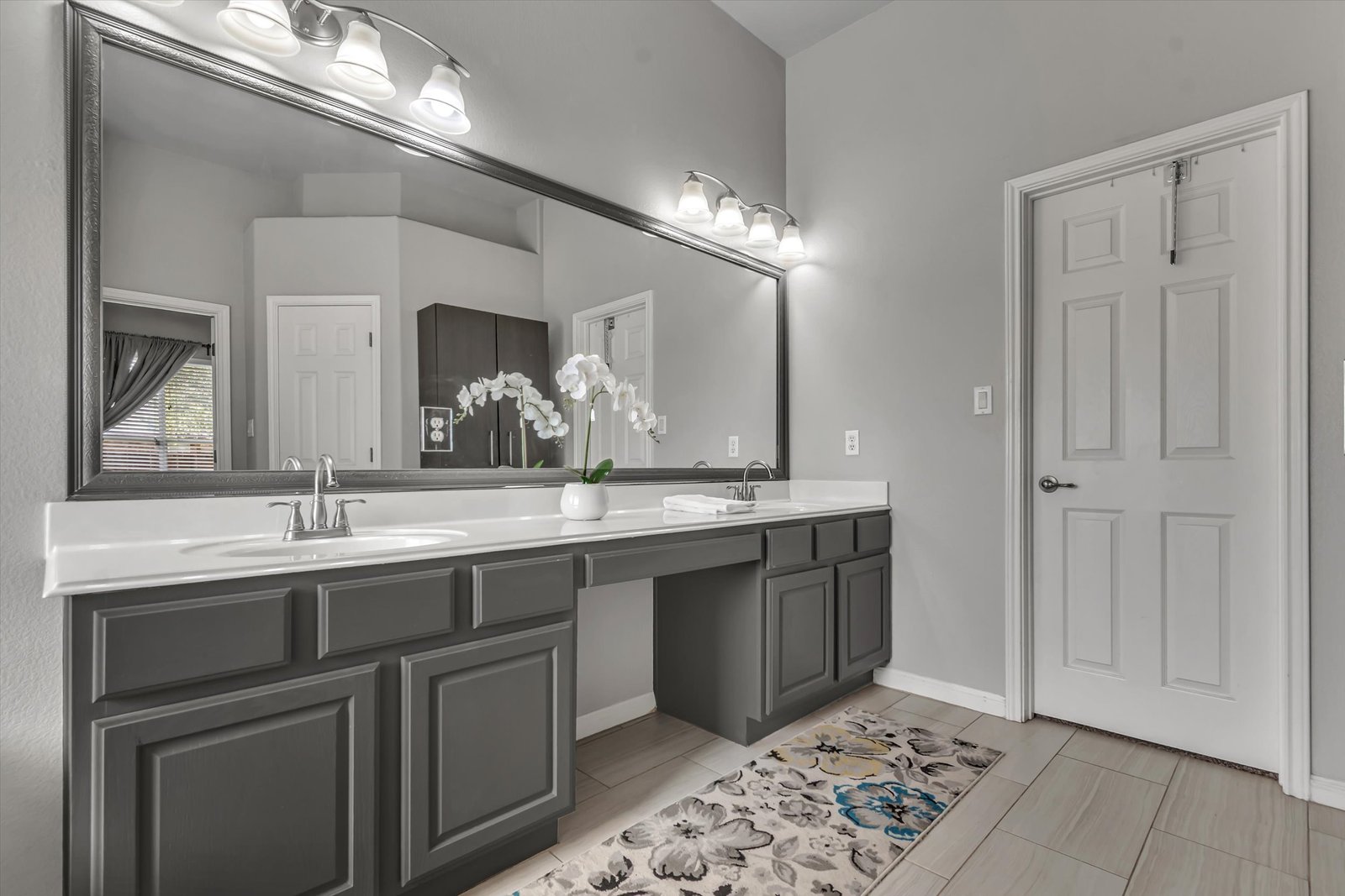 Dual Vanity at 13817 Glen Mark Dr